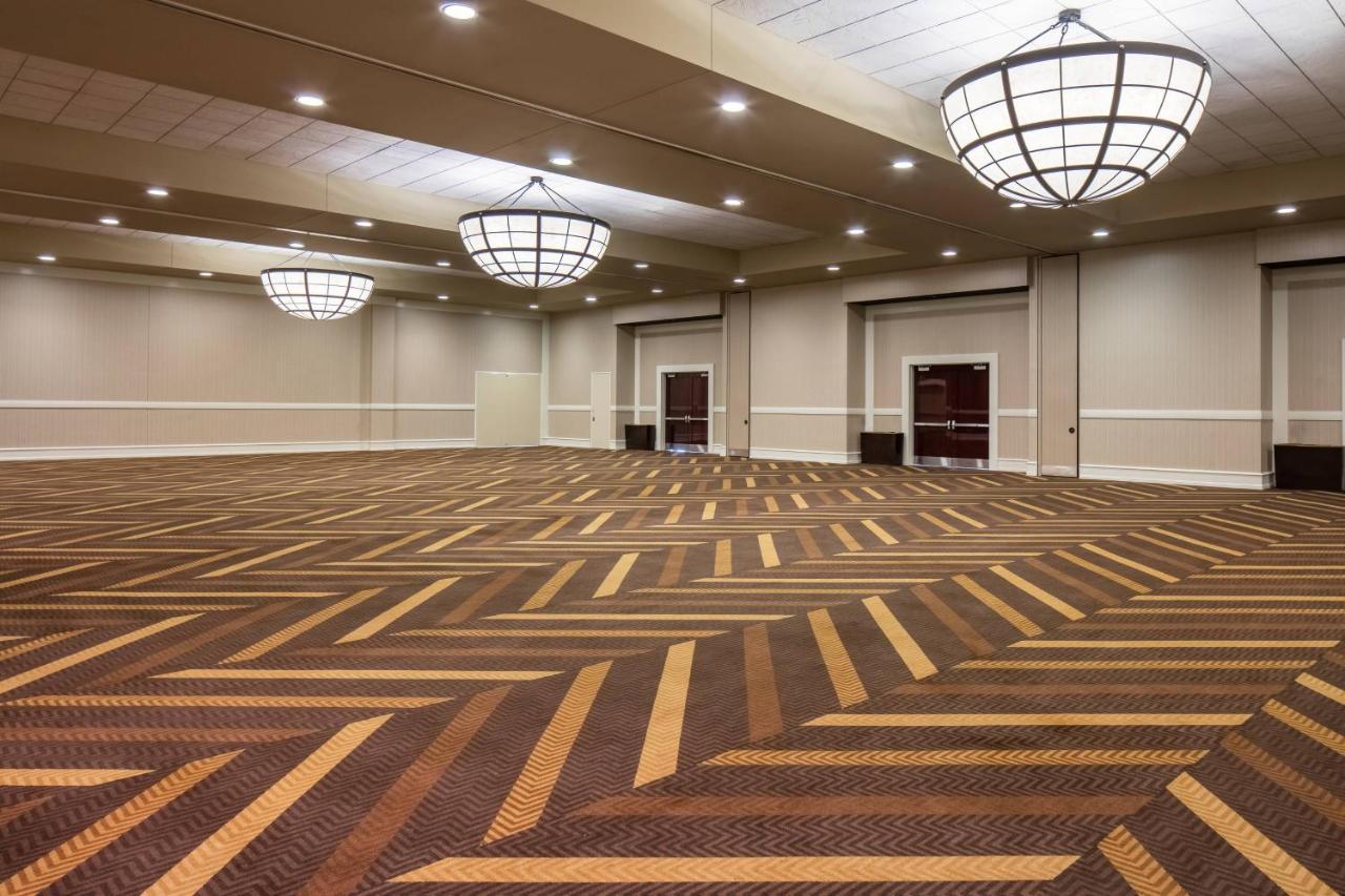 Sheraton Overland Park Hotel At The Convention Center Exterior foto