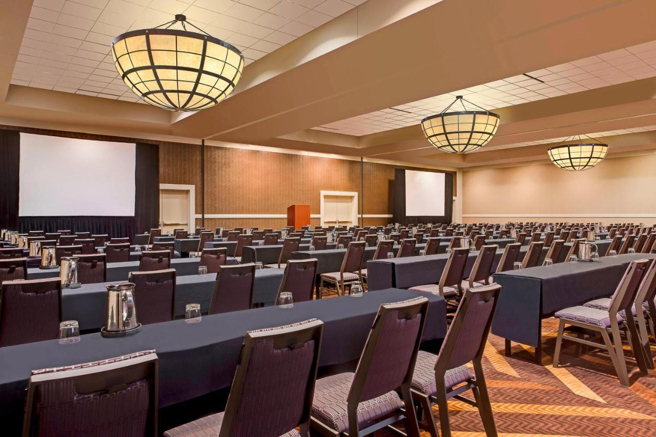 Sheraton Overland Park Hotel At The Convention Center Exterior foto