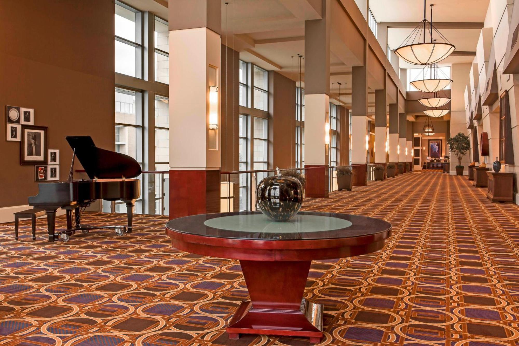 Sheraton Overland Park Hotel At The Convention Center Exterior foto